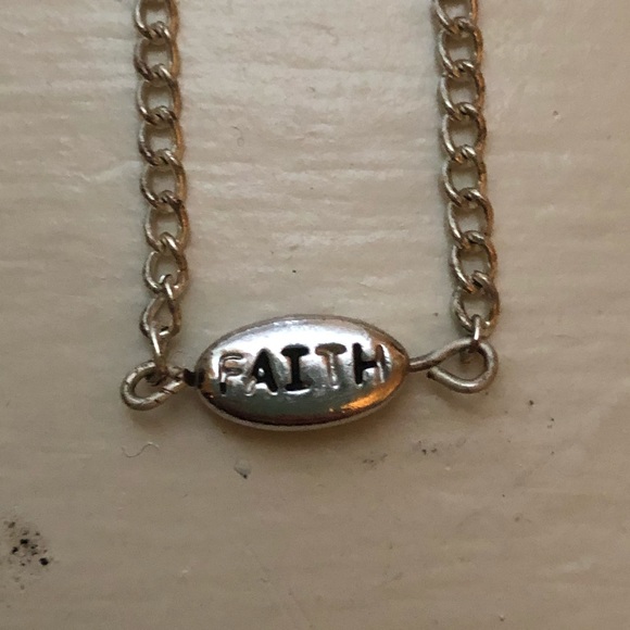 Assorted necklaces - Picture 3 of 7